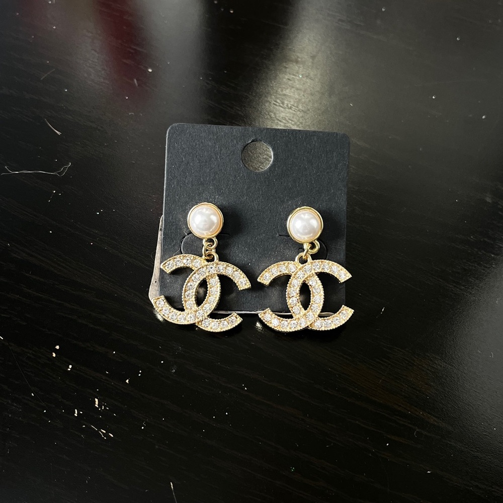 €hanel Earrings